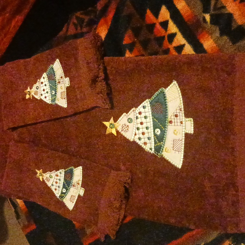 Set of 3 Vintage Christmas 2 Hand Towels & 1 Bath Towel. Like new.